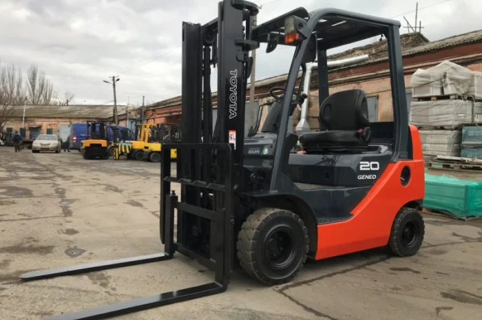 Вилочный автопогрузчик Toyota 02-8FGK20 компакт-модель- фото № 3