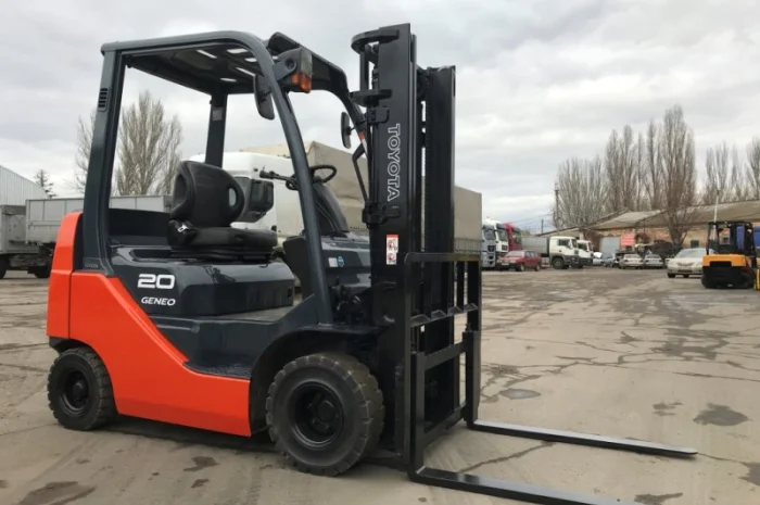 Вилочный автопогрузчик Toyota 02-8FGK20 компакт-модель- фото № 5