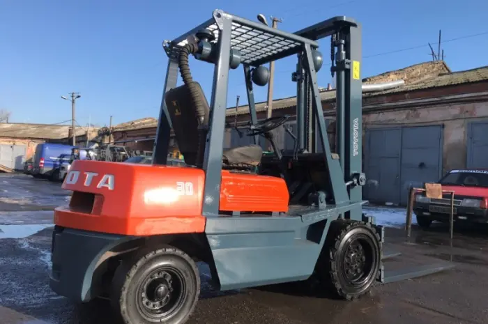 Вилочный дизельный автопогрузчик Toyota 02-3FD30 на 3 тонны- фото № 4