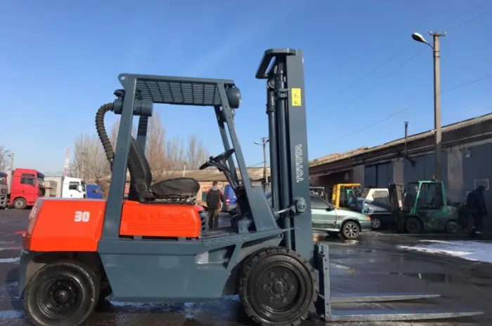 Вилочный дизельный автопогрузчик Toyota 02-3FD30 на 3 тонны- фото № 5