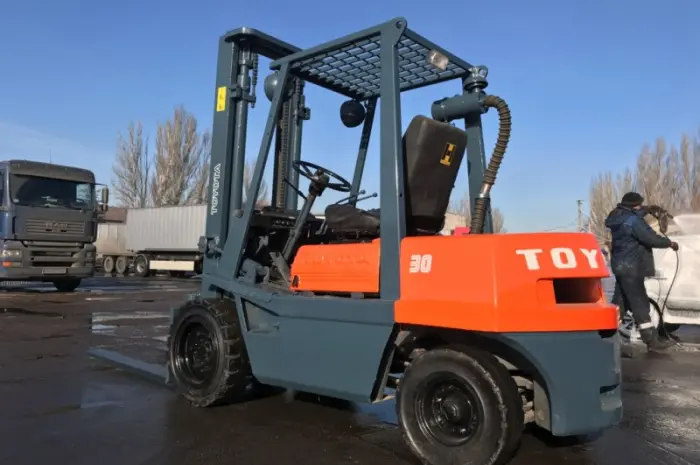 Вилочный дизельный автопогрузчик Toyota 02-3FD30 на 3 тонны- фото № 6