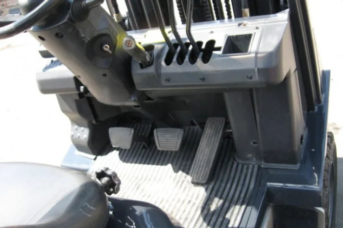 Газовый вилочный погрузчик Nissan на 1.75 тонны вагонник с боковым смещением- фото № 11