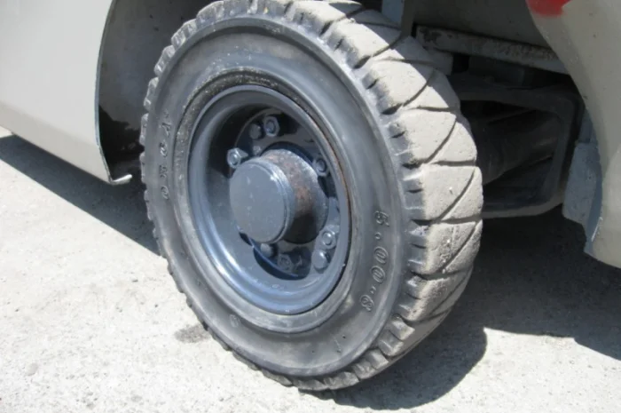 Газовый вилочный погрузчик Nissan на 1.75 тонны вагонник с боковым смещением- фото № 6