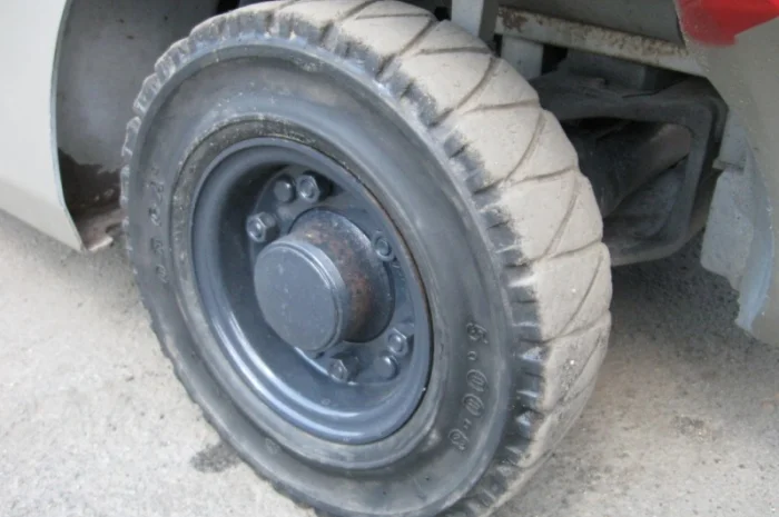 Газовый вилочный погрузчик Nissan на 1.75 тонны вагонник с боковым смещением- фото № 8