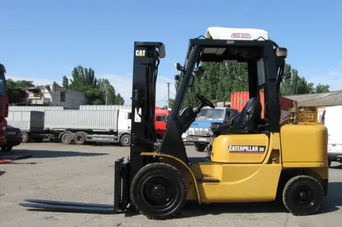 3 тонный вилочный дизельный погрузчик Caterpillar DP30K- фото № 1