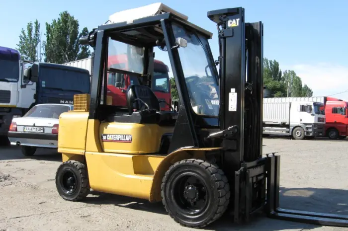 Погрузчик дизельный Caterpillar DP30K грузоподъёмностью 3 тонны- фото № 1
