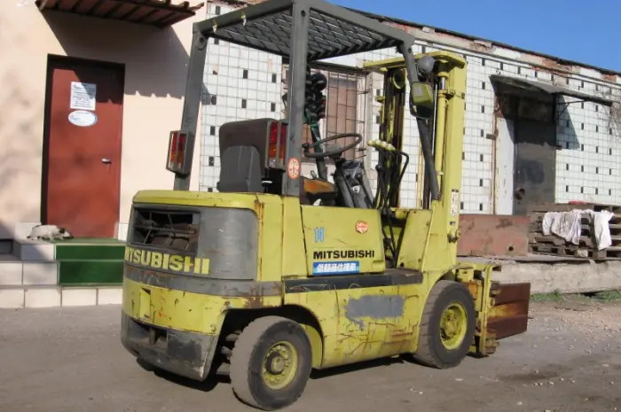 Бензиновый погрузчик Mitsubishi KFG14-KF2A с захватом- фото № 4