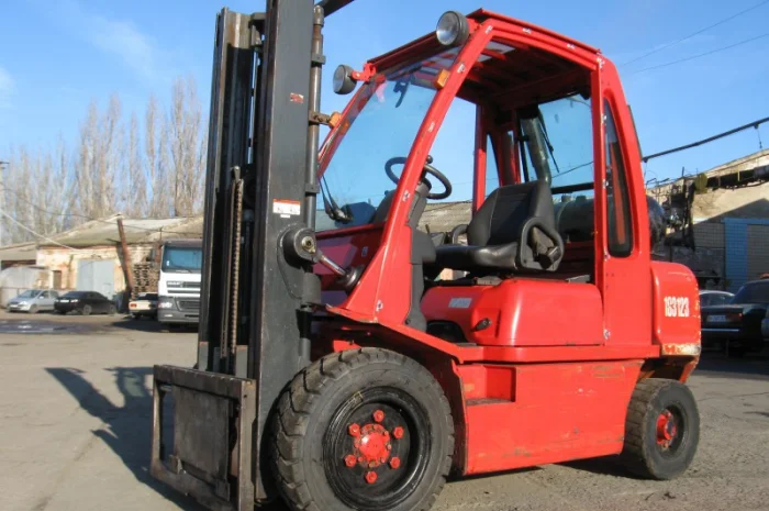 Вилочный газовый погрузчик nissan на 3 тонны- фото № 1