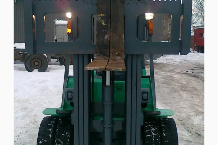 Погрузчик Mitsubishi на 3 тонны на спареных колёсах- фото № 11