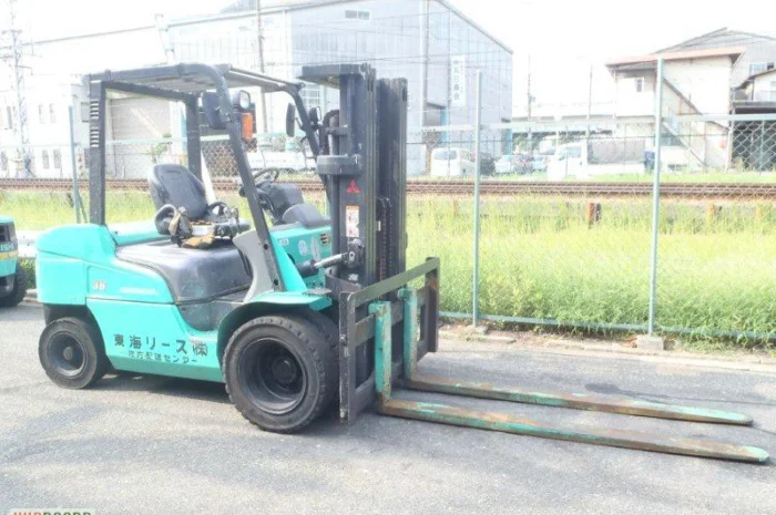 Погрузчик Mitsubishi на 3 тонны на спареных колёсах- фото № 4