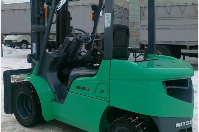 Погрузчик Mitsubishi на 3 тонны на спареных колёсах- фото № 17