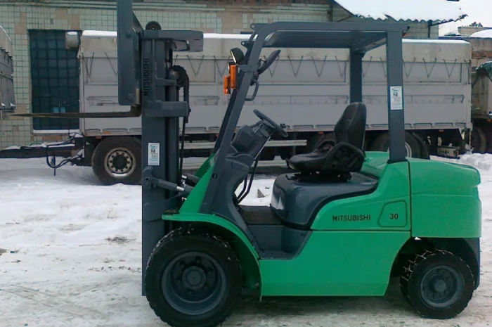 Погрузчик Mitsubishi на 3 тонны на спареных колёсах- фото № 12