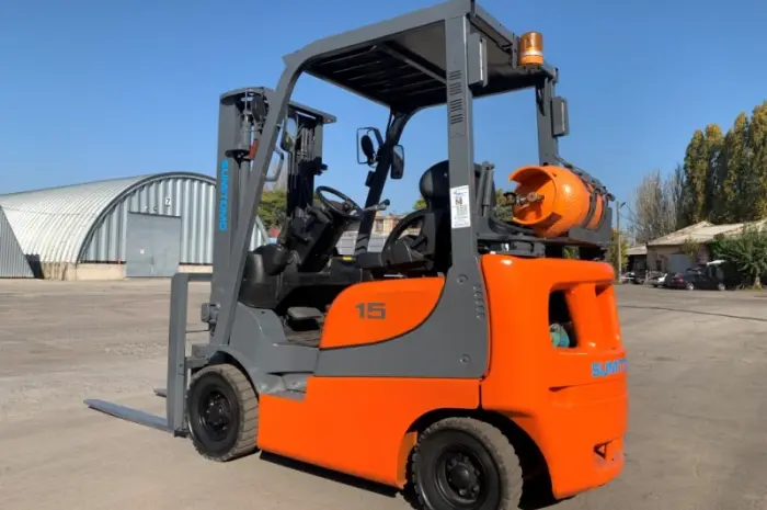 Вилочный автопогрузчик Sumitomo на 1.5 тонны с синхронным позиционером вил- фото № 9