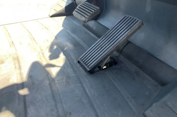 Вилочный электропогрузчик Nichiyu (NYC) с мачтой вагонник с боковым смещением- фото № 5