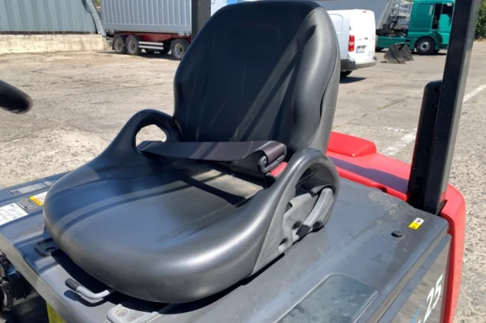 Вилочный электропогрузчик Nichiyu (NYC) с мачтой вагонник с боковым смещением- фото № 6