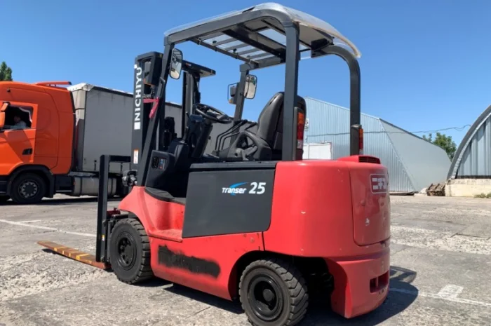 Вилочный электропогрузчик Nichiyu (NYC) с мачтой вагонник с боковым смещением- фото № 9