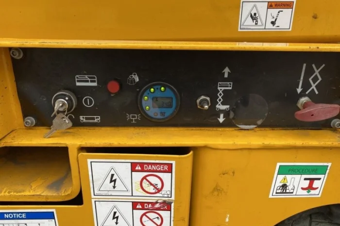 Ножичний підйомник Haulotte Compact 14 2016 року 340 мотогодин- фото № 15