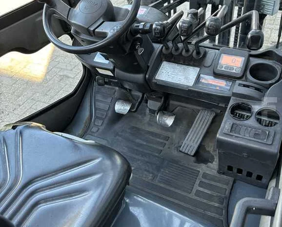 Дизельний навантажувач Toyota 02-8FDF15 кабіна- фото № 9
