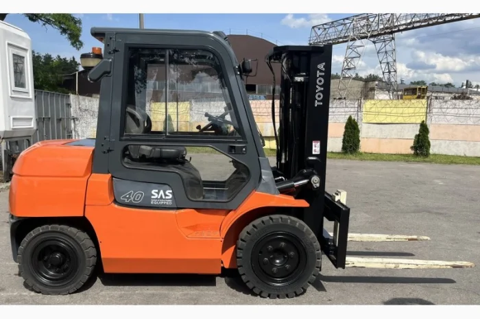 Навантажувач вилковий 4т. Toyota 427FD40 Вагонник дизель кабіна- фото № 3