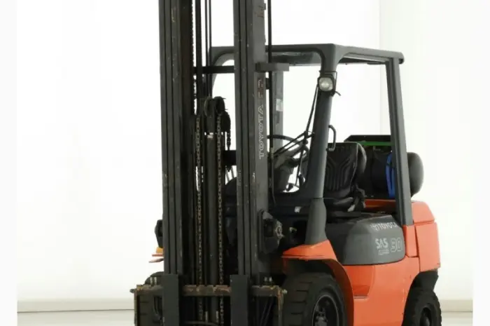 Навантажувач вилковий Toyota 02-7FGF30 6 метрів підйом під захват- фото № 1