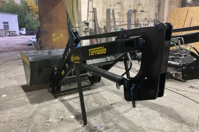 Фронтальні навантажувачі до вітчизняних, імпортних та для міні тракторів- фото № 3