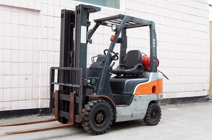 Вилочный погрузчик бу NISSAN 1F1A15WU- фото № 1