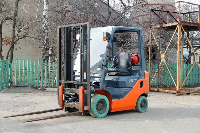 Вилочный погрузчик б/у TOYOTA 02-8FG15- фото № 1