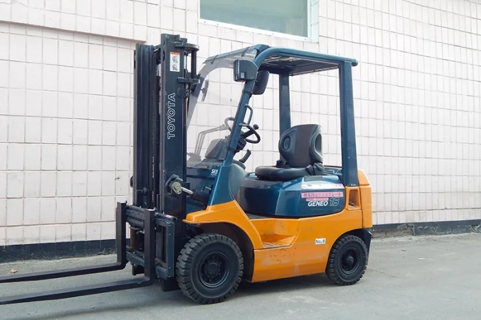 Вилочный погрузчик бу TOYOTA 7FG15, бензин, 2000г- фото № 1