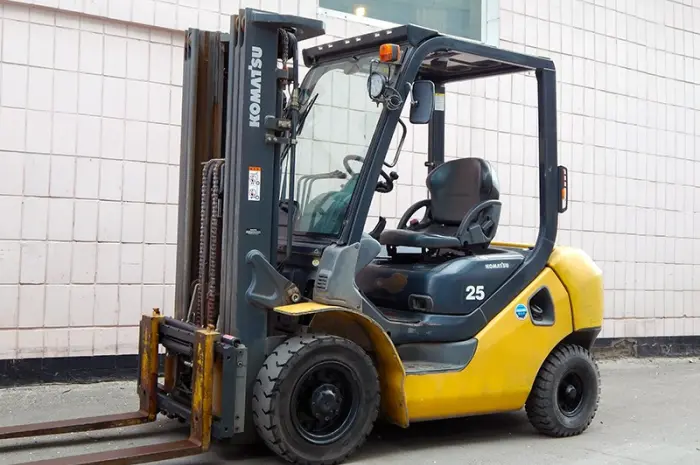 Вилочный погрузчик бу KOMATSU FG25T-17- фото № 1