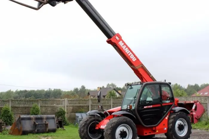 Телескопический погрузчик Manitou MT 732 2005 года + новая резина- фото № 1