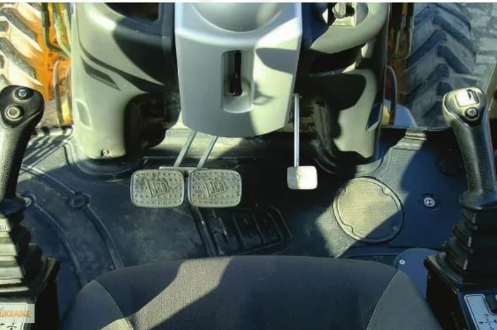 Экскаватор - погрузчик JCB 3CX Turbo 2007 года- фото № 9