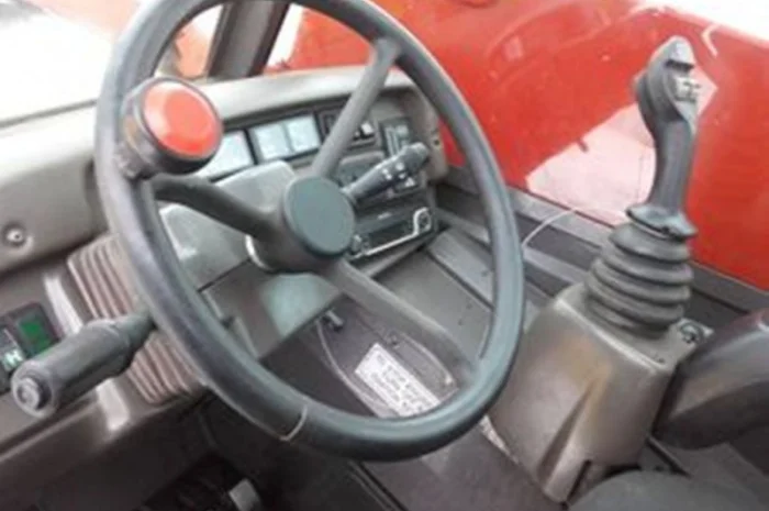 Телескопический погрузчик MANITOU MLT 940 2007 года- фото № 6