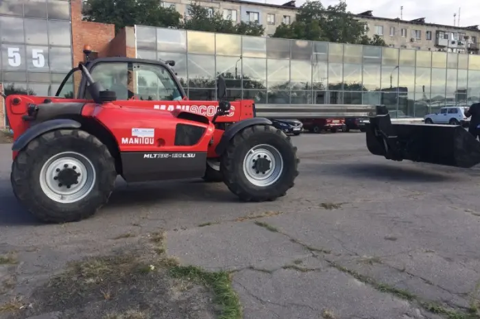 Телескопический погрузчик MANITOU MLT 735-120 LSU 2008 года- фото № 3