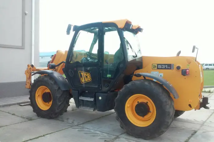 В наличии телескопический погрузчик JCB 531-70 Agri 2006 года- фото № 1