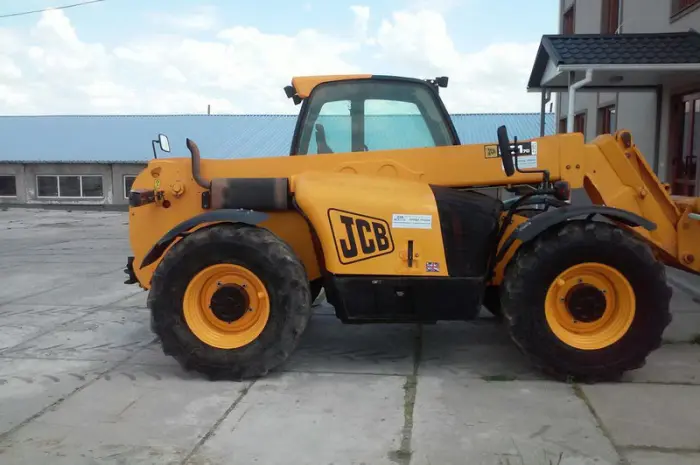В наличии телескопический погрузчик JCB 531-70 Agri 2006 года- фото № 3