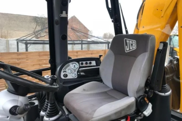 Экскаватор-погрузчик JCB 4cx SITEMASTER 2007 года- фото № 6