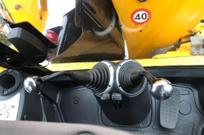 Экскаватор-погрузчик JCB 4cx SITEMASTER 2007 года- фото № 8