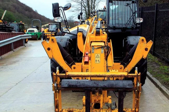 Телескопический погрузчик JCB 535-140 2013 года- фото № 7
