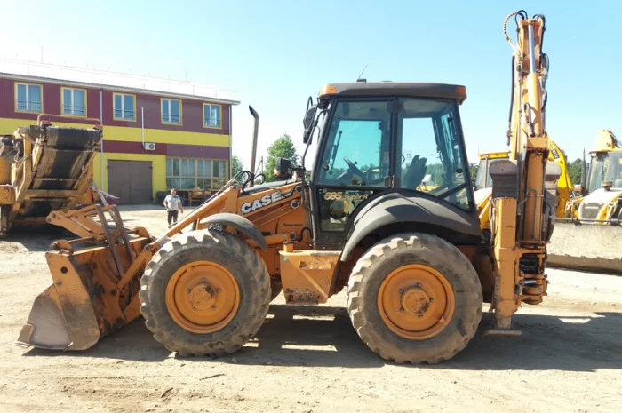 Экскаватор-погрузчик Case 695SR 2009 года- фото № 6