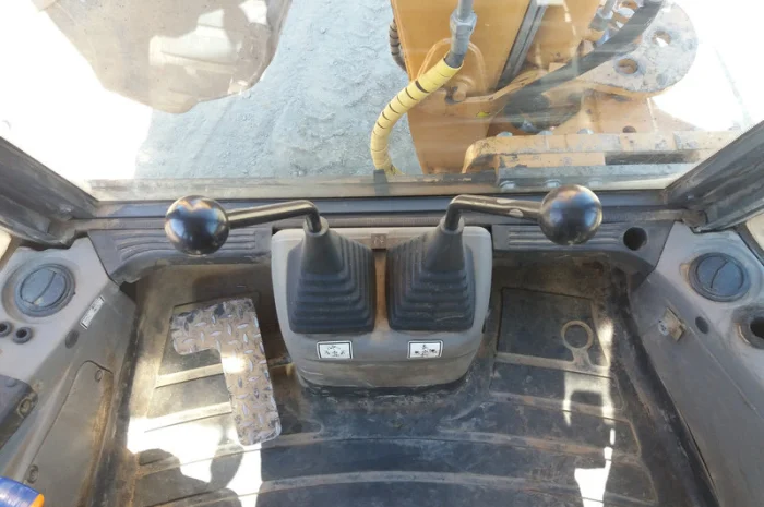 Экскаватор-погрузчик Case 695SR 2009 года- фото № 9