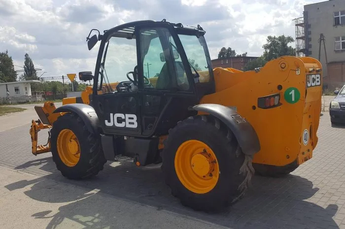 Телескопический погрузчик JCB 533-105 2005 года- фото № 2