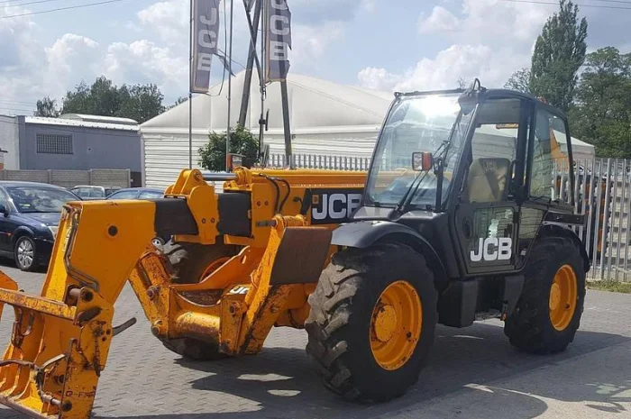 Телескопический погрузчик JCB 533-105 2005 года- фото № 3