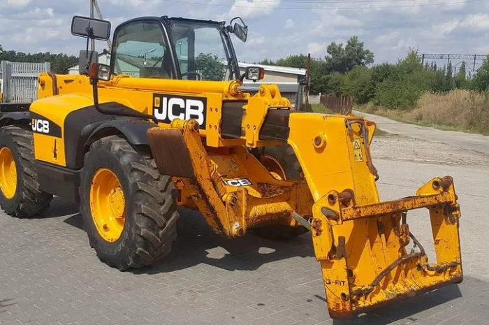 Телескопический погрузчик JCB 533-105 2005 года- фото № 9