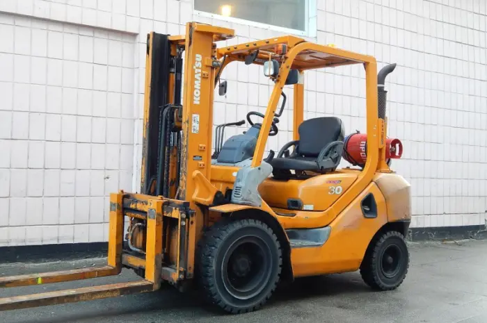 Вилочный погрузчик бу KOMATSU FG30C-16- фото № 1