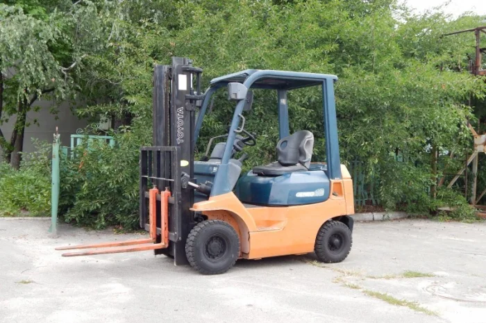 Вилочный погрузчик б/у TOYOTA 7FGL10- фото № 1