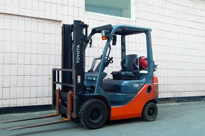 Вилочный погрузчик бу TOYOTA 02-8FG15, 2015г- фото № 1