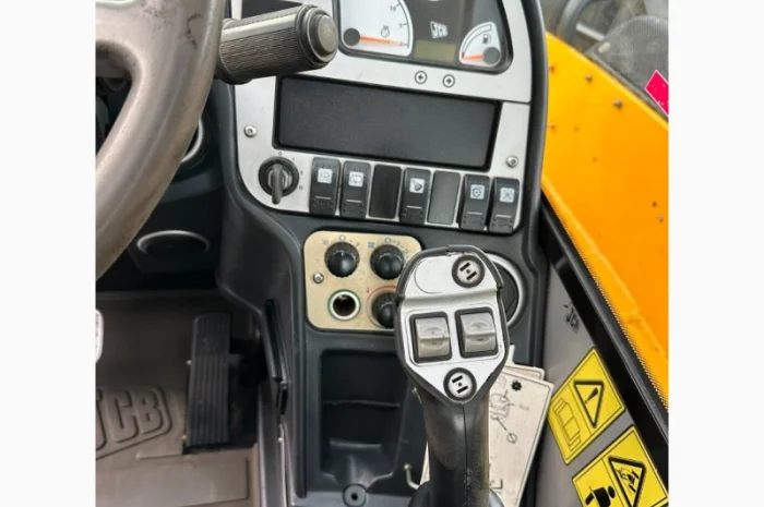 Телескопічний навантажувач JCB 531-70 Agri Plus Ковш і вили- фото № 9