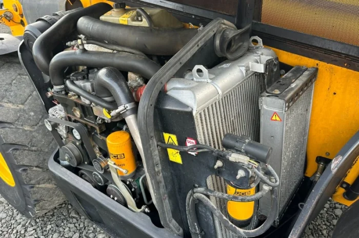 Телескопічний навантажувач JCB 531-70 Agri Plus Ковш і вили- фото № 8