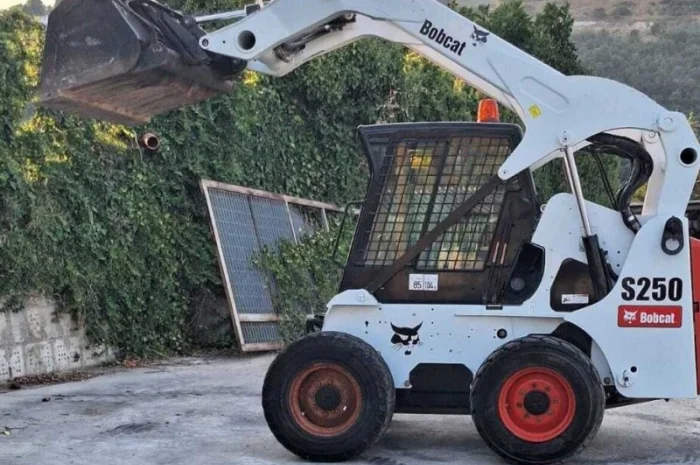 Міні-навантажувач Bobcat S250 High Flow- фото № 1
