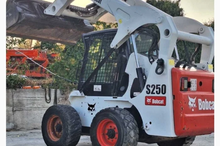 Міні-навантажувач Bobcat S250 High Flow- фото № 2